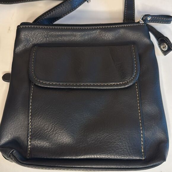 Relic Black Crossbody Purse Black Adjustable Strap Pockets Infront Back & Inside - Picture 5 of 8